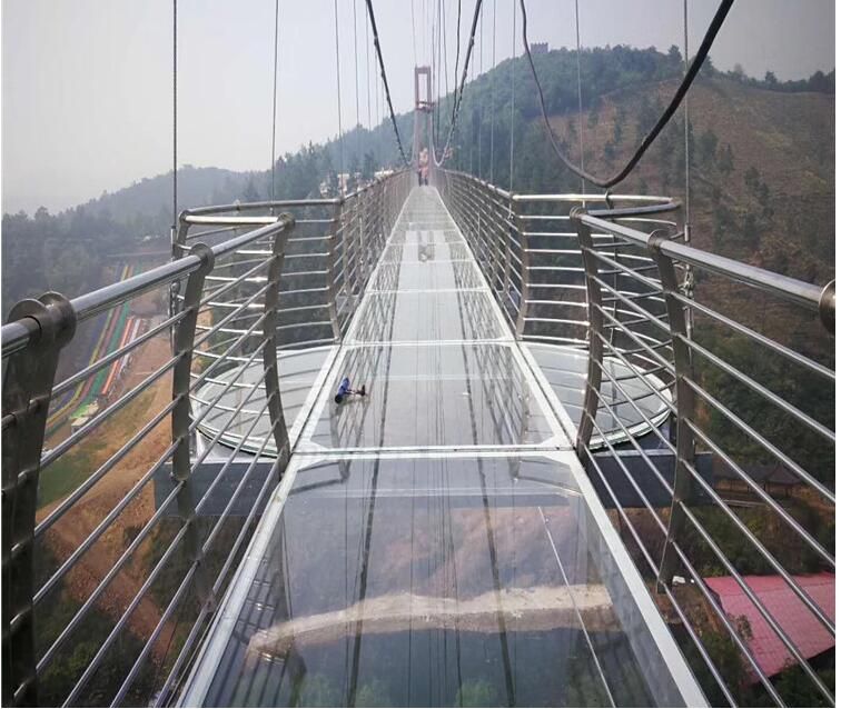 玻璃吊桥